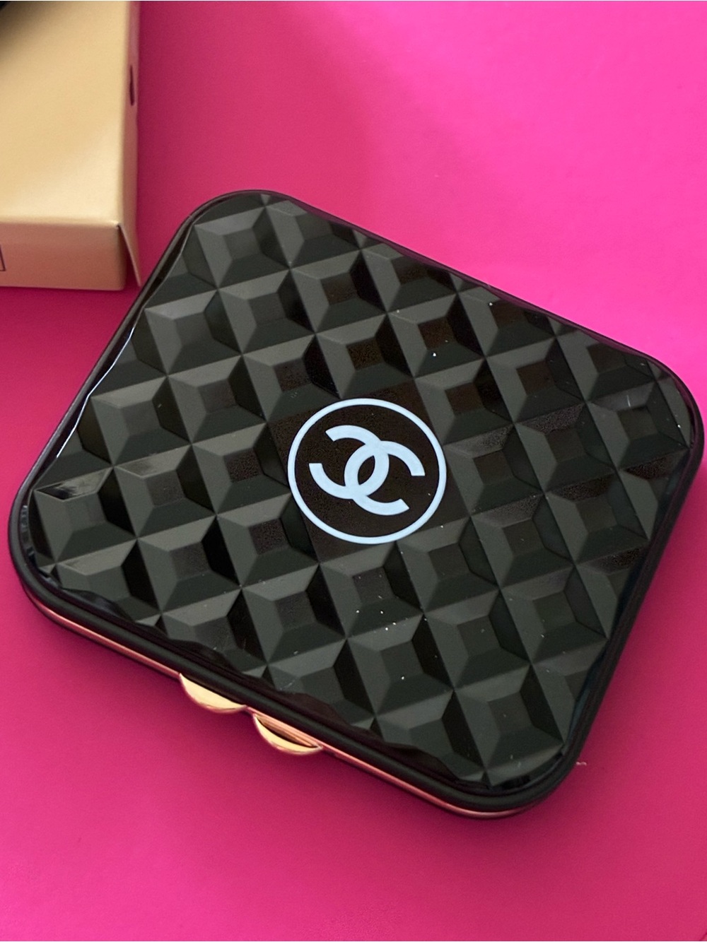 Elegant  CHANEL double facettes quilted mirror, compact for purse